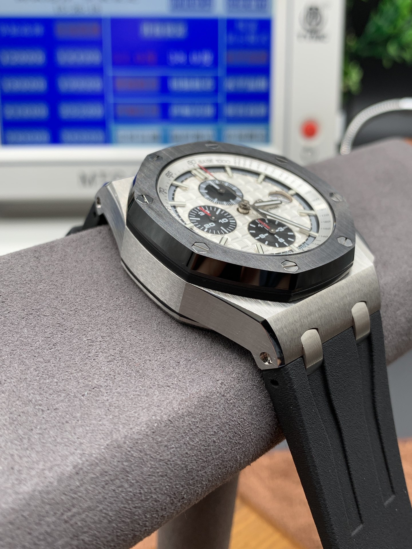 Audemars Piguet 26400 Watch 3677