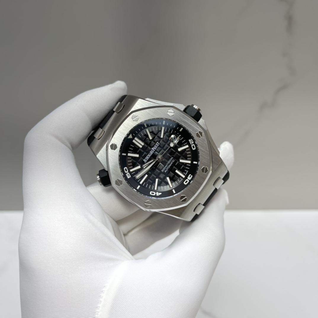 Audemars Piguet 15703 42mm