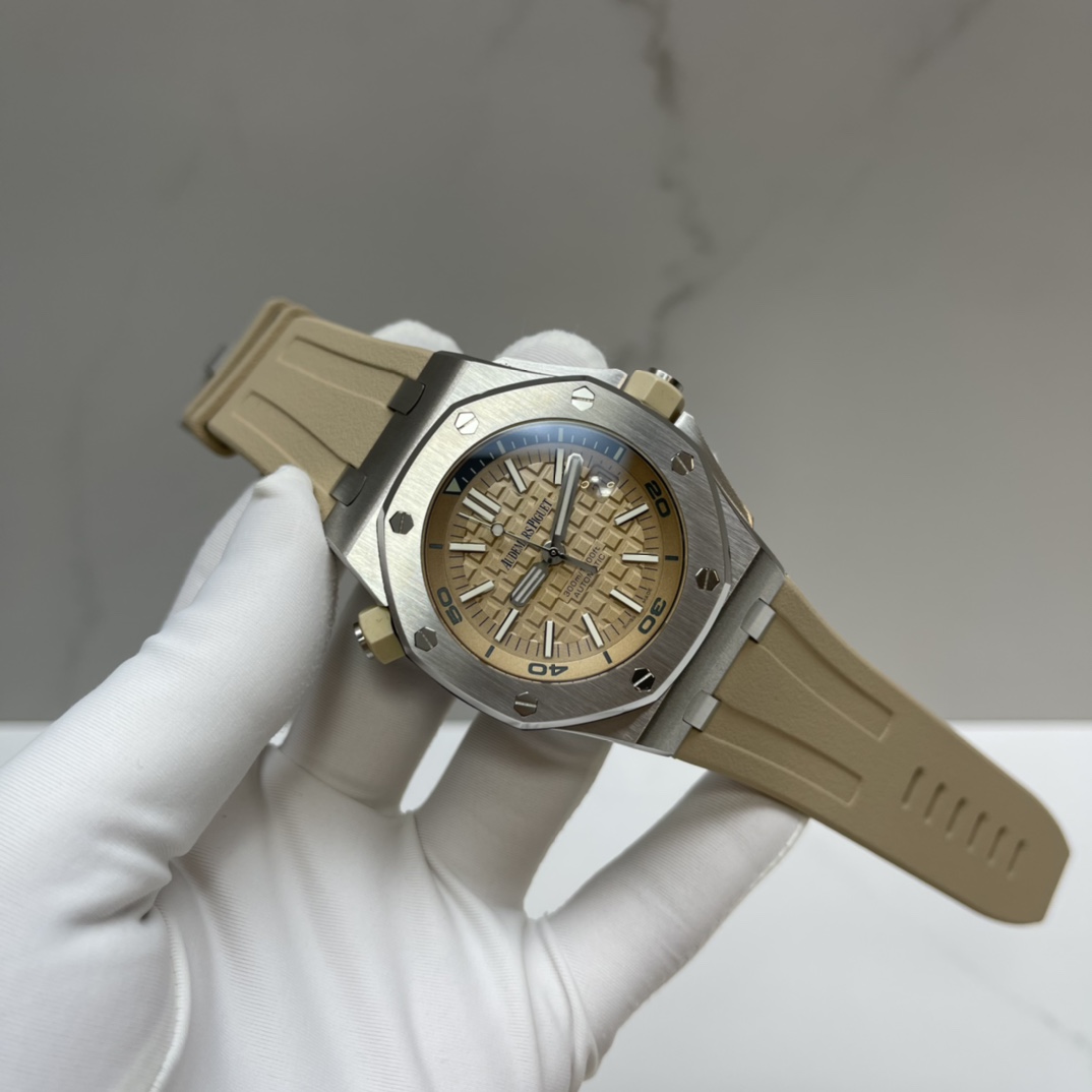 Audemars Piguet 15710 42mm