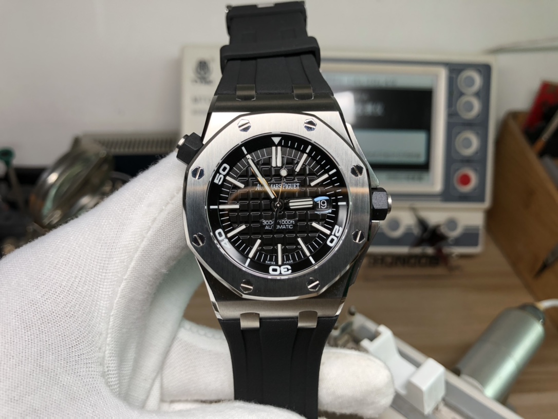 Audemars Piguet 15710 Watch 3983