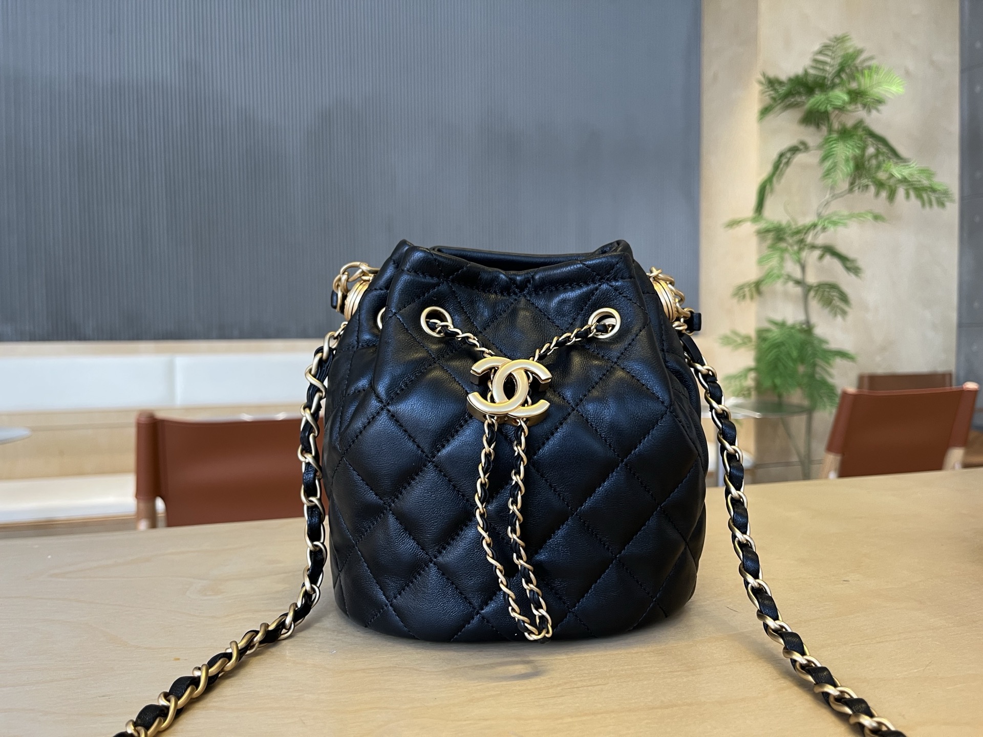 Chanel Black 21×24×14cm