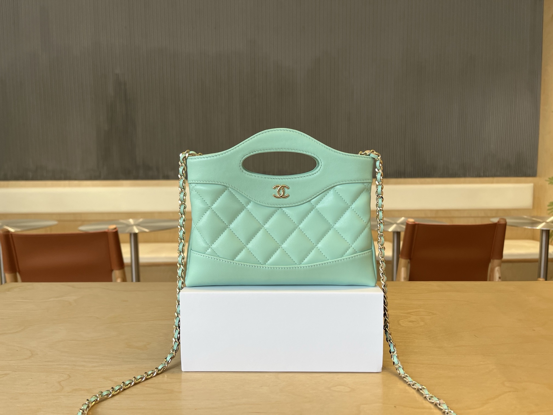 Chanel Gold 17.5×20.5×4cm