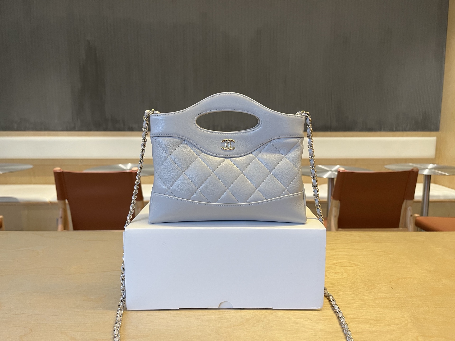 Chanel Gold 17.5×20.5×4cm