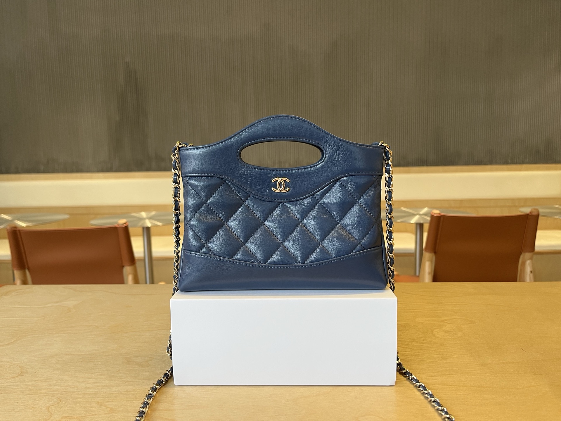 Chanel Gold 17.5×20.5×4cm