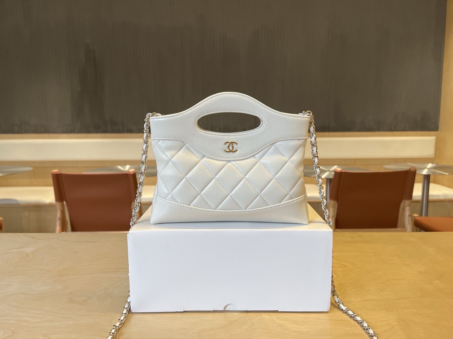 Chanel Gold 17.5×20.5×4cm