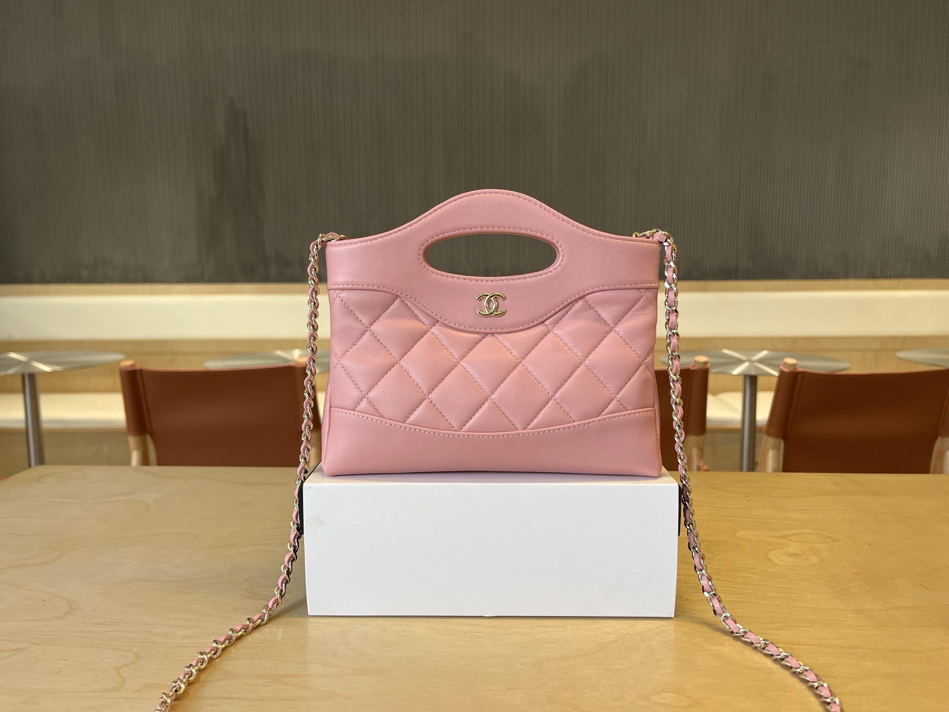 Chanel Gold 17.5×20.5×4cm