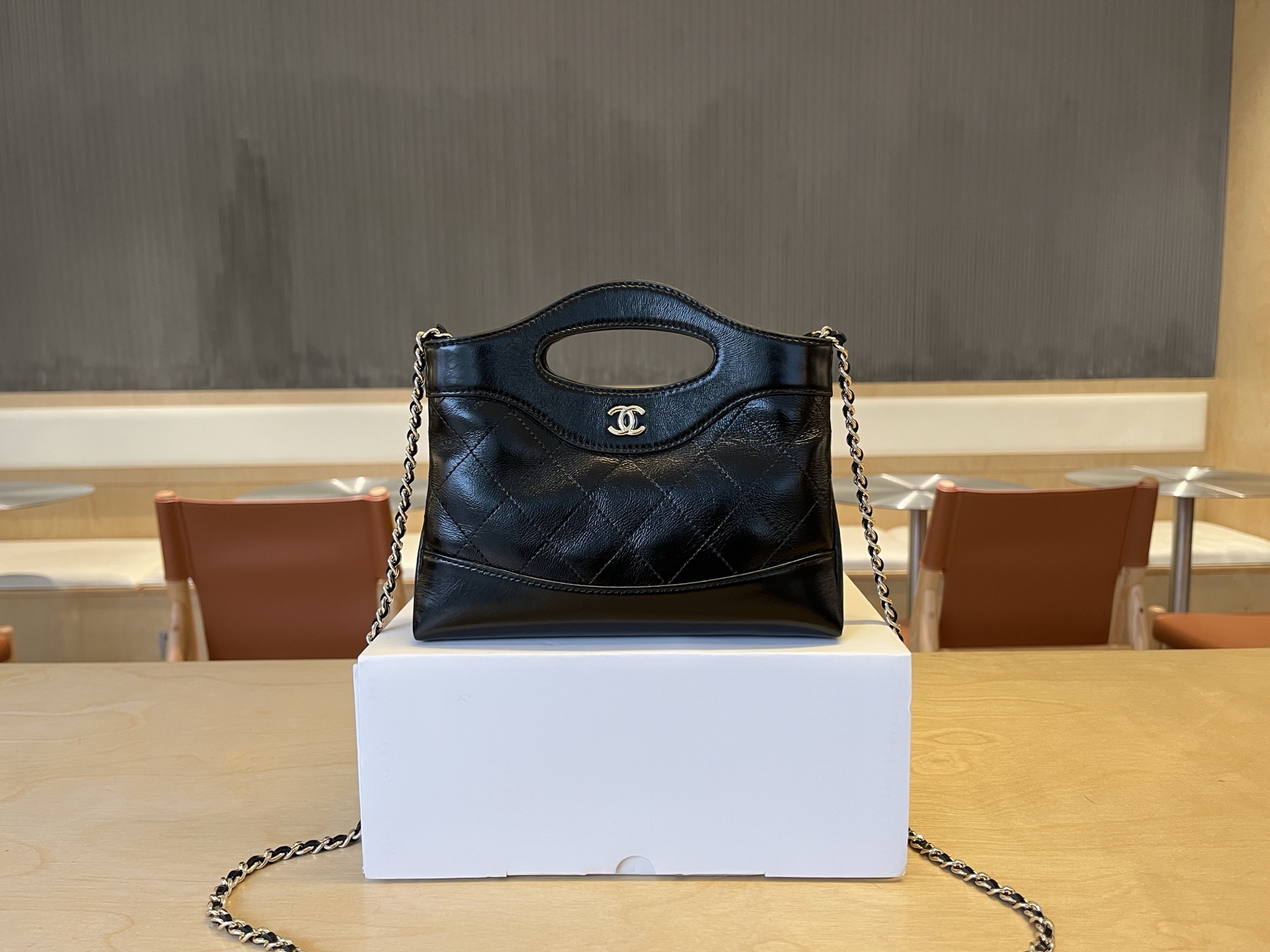 Chanel Gold 17.5×20.5×4cm
