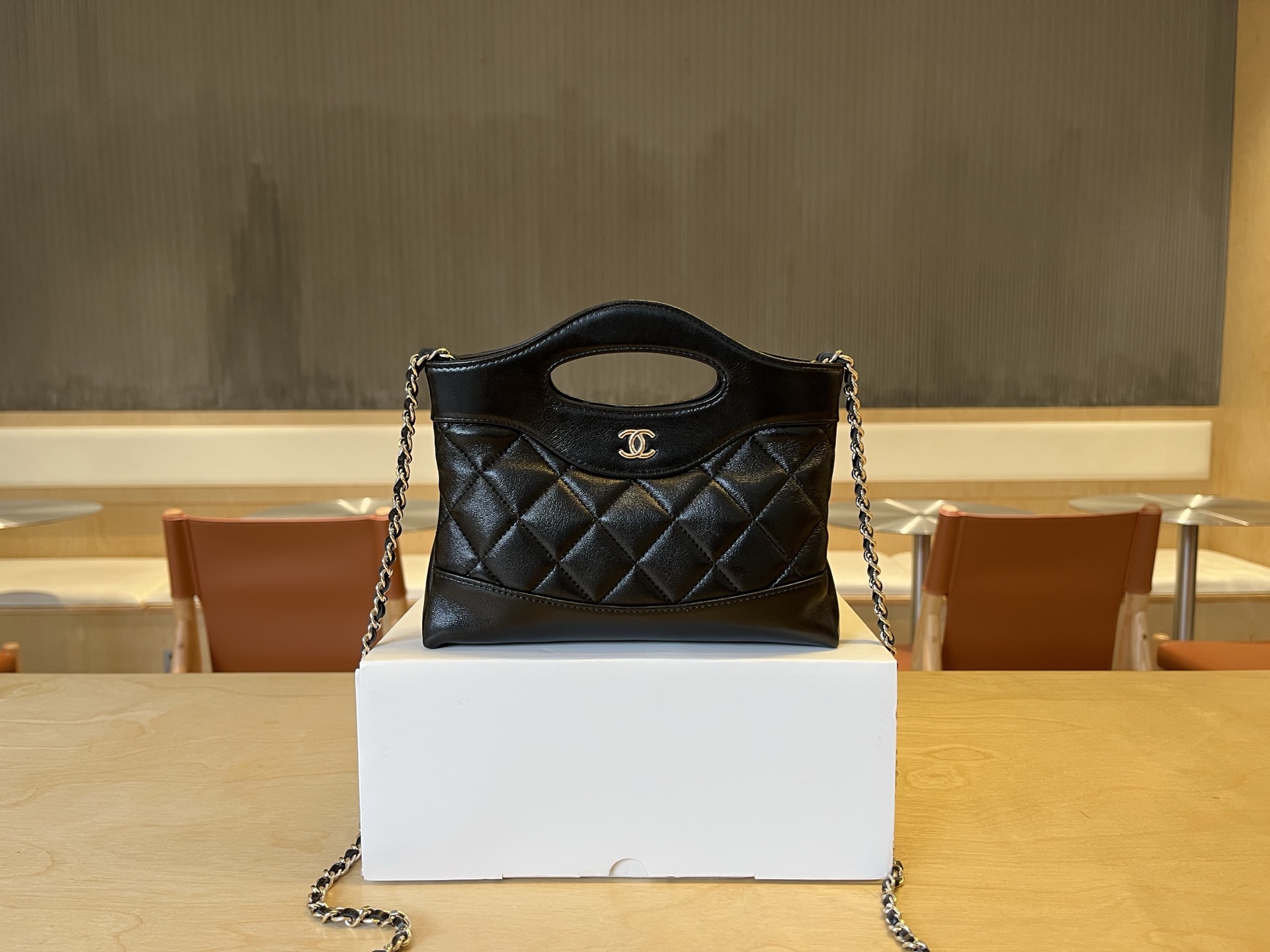 Chanel Gold 17.5×20.5×4cm