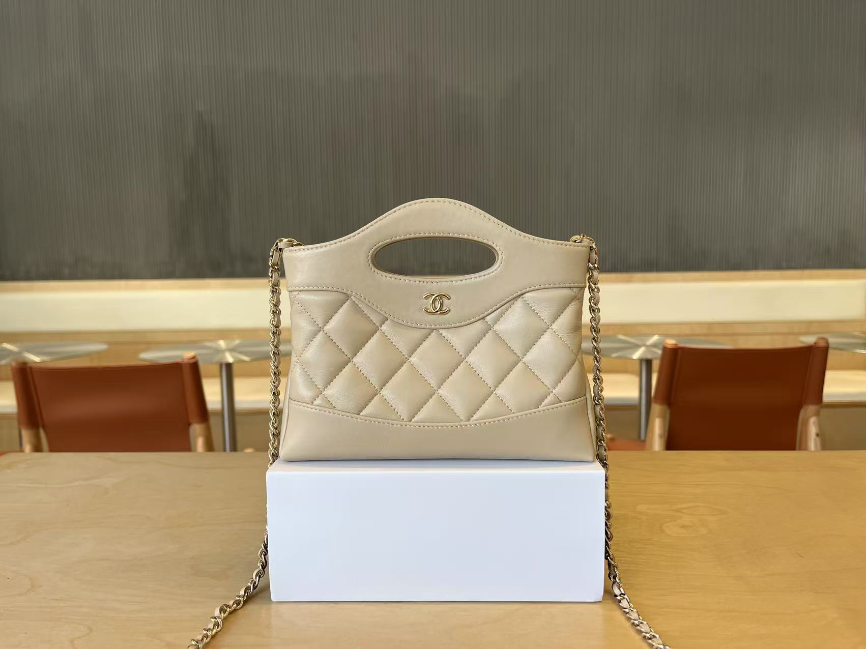 Chanel Gold 17.5×20.5×4cm