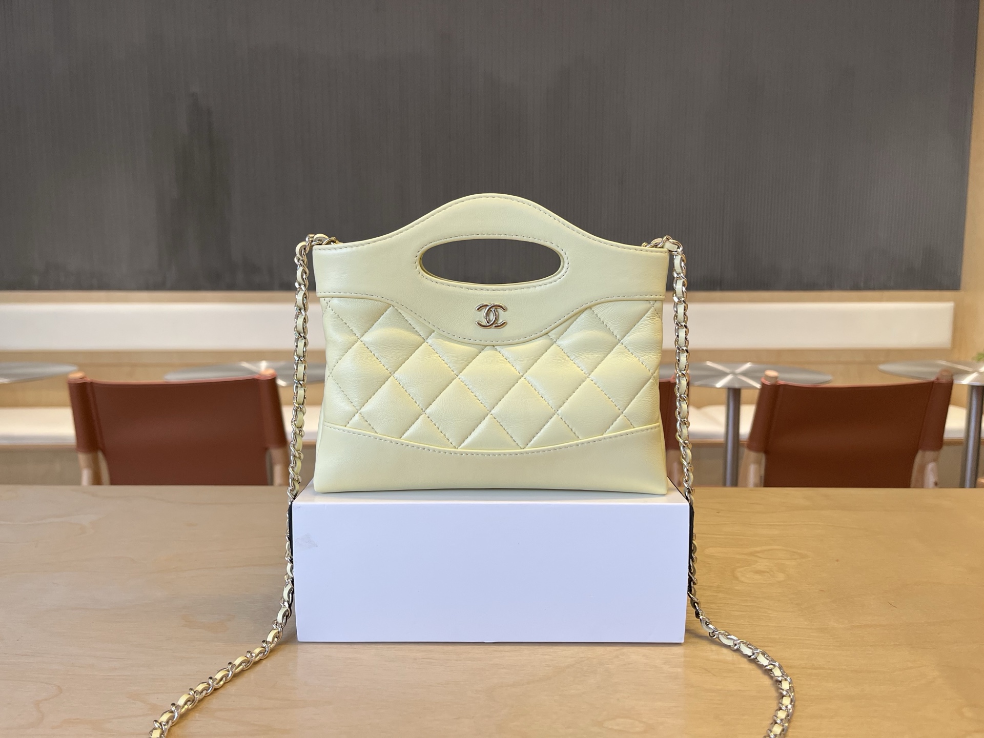 Chanel Gold 17.5×20.5×4cm