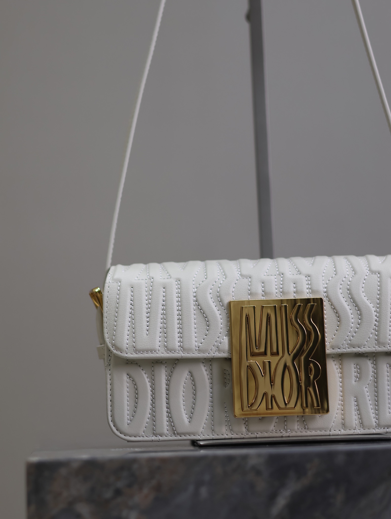 Dior White 1960 22×11×6cm