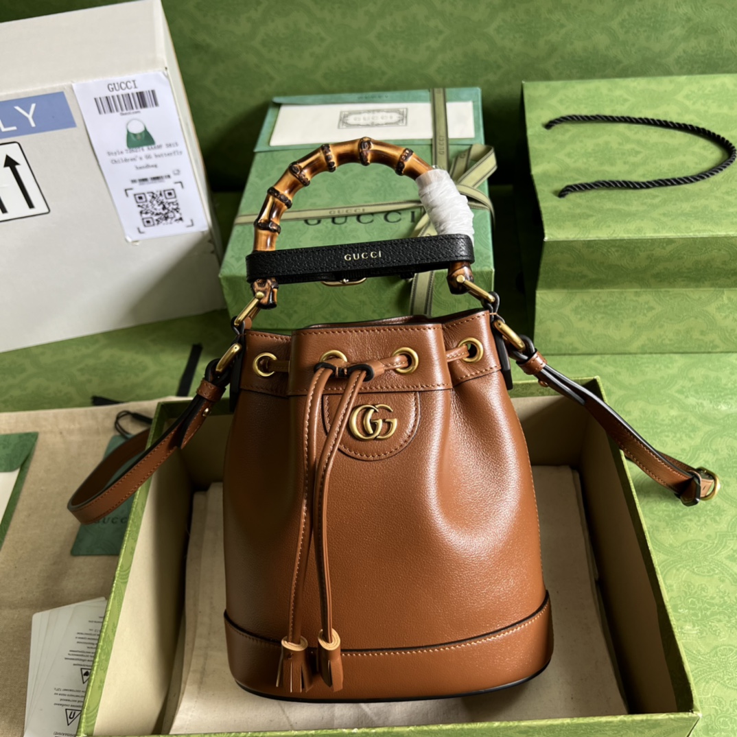 Gucci White 724667