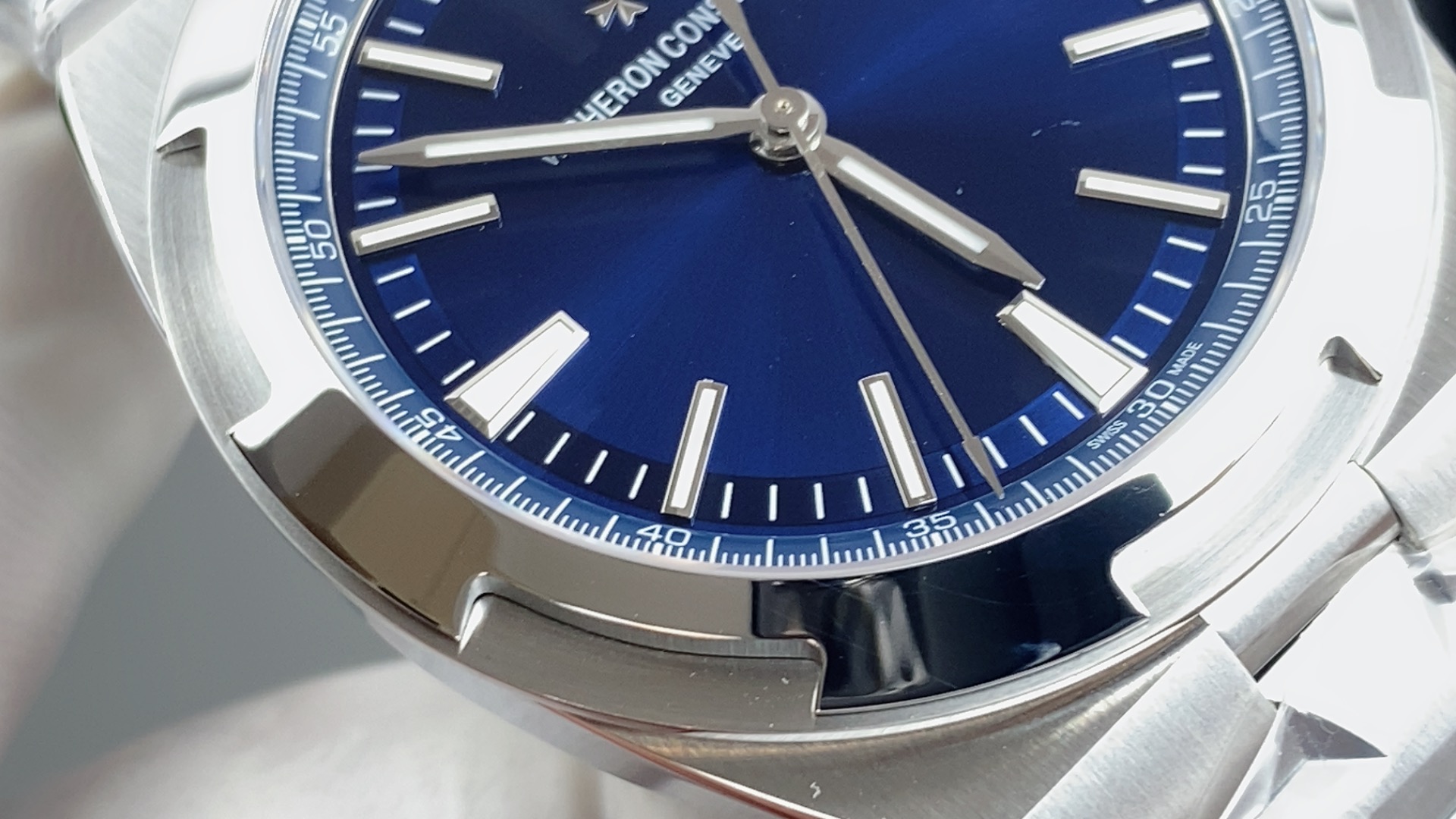 Vacheron Constantin Overseas Blue 4500V