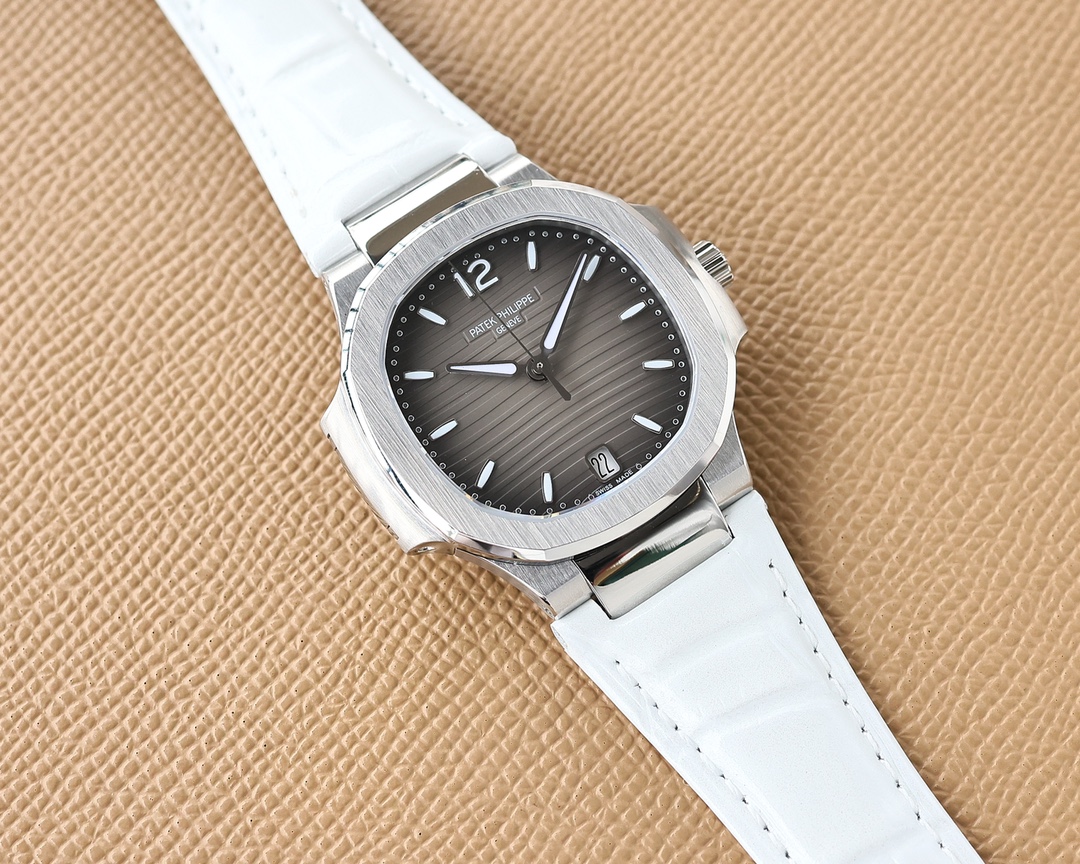 Patek Philippe Nautilus Blue 2023 35.2mm