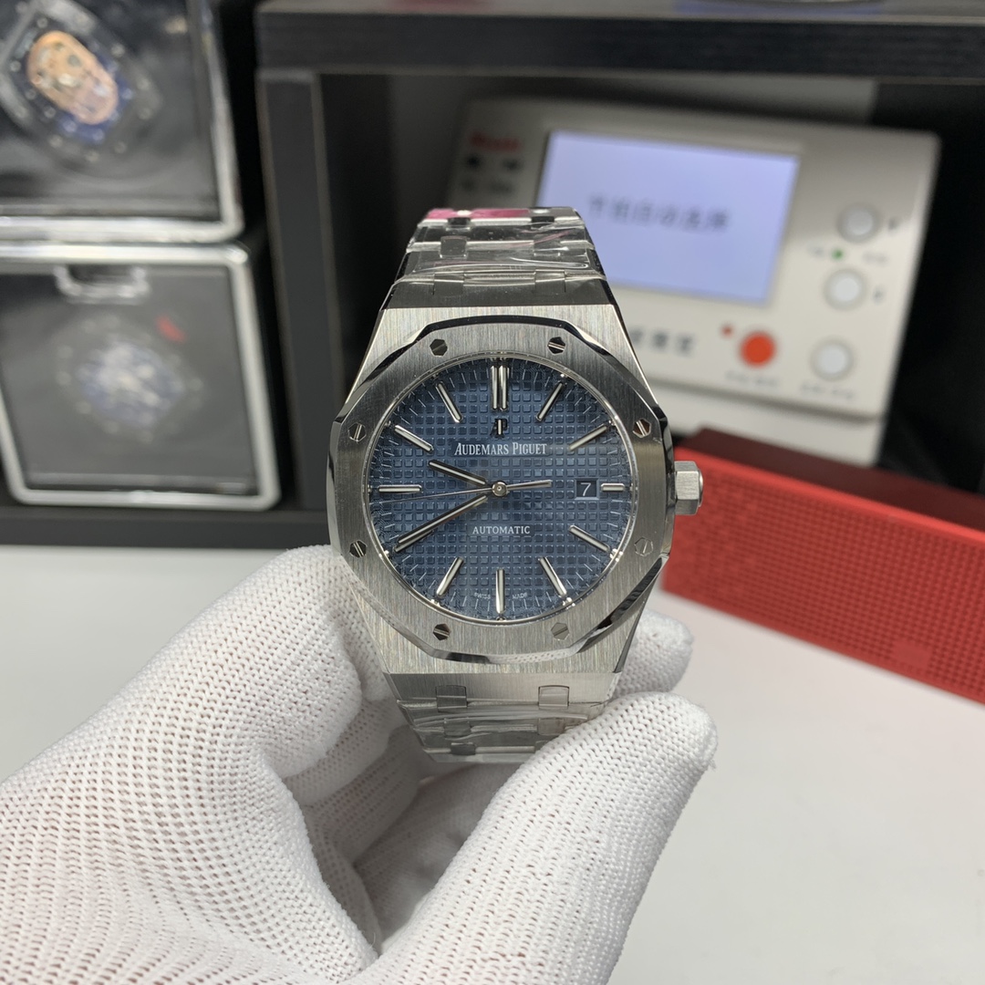 Audemars Piguet Royal Oak Blue 15400ST 41mm