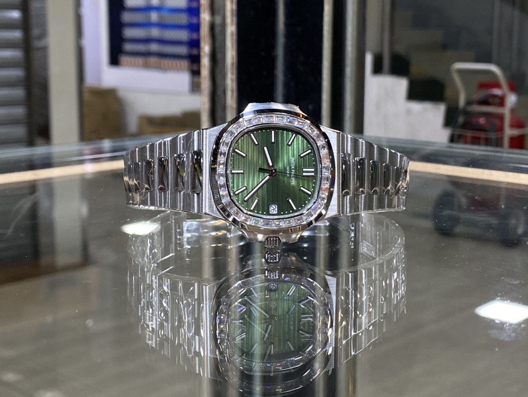 Patek Philippe Nautilus Green 5711 40mm 3K