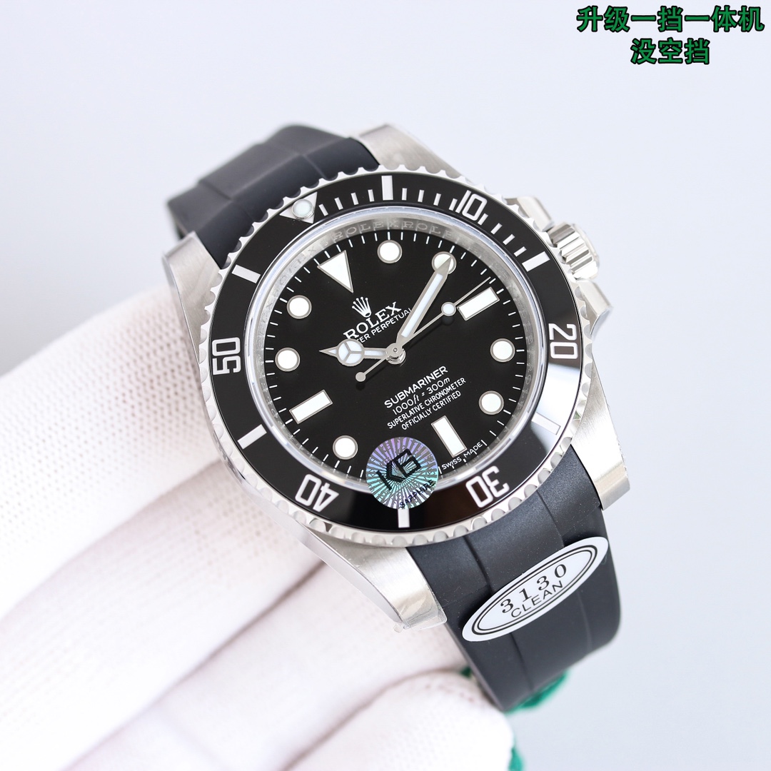 Rolex Submariner Green 124060 40mm CLEAN