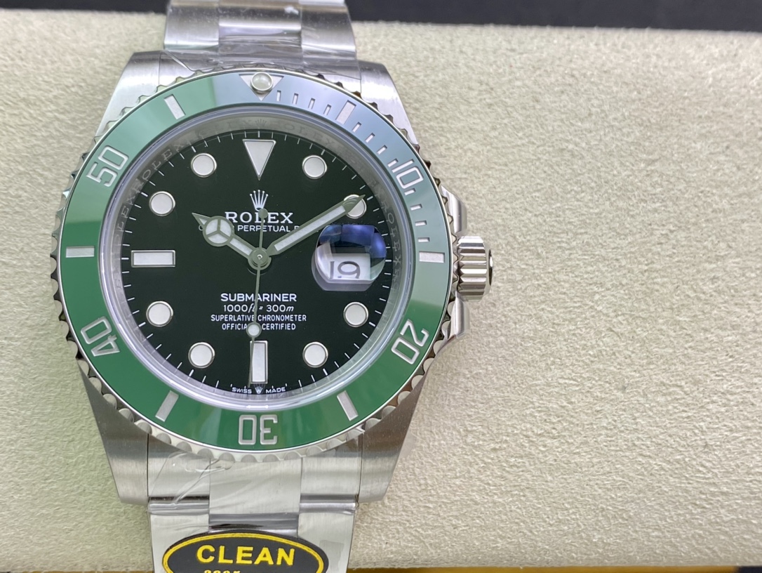 Rolex Submariner Green 126610 41mm CLEAN