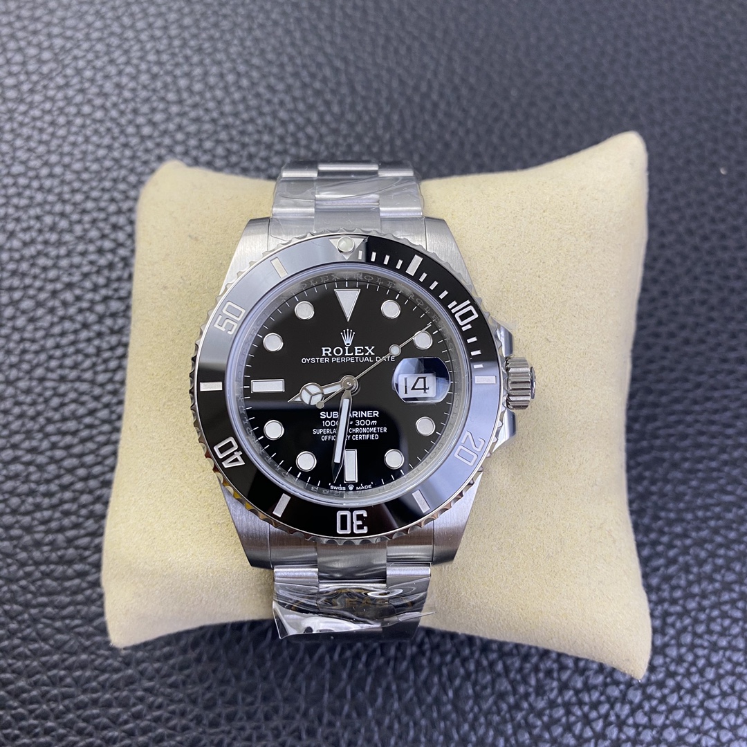 Rolex Submariner Green 126610 41mm CLEAN