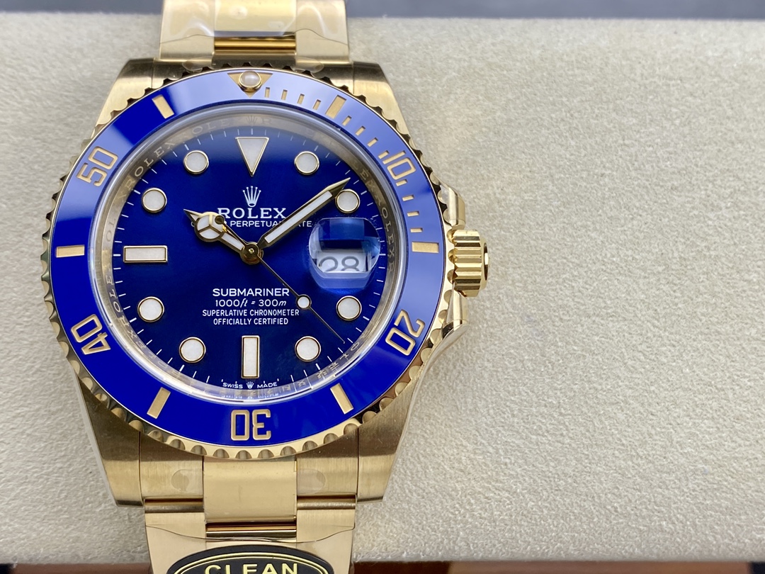 Rolex Submariner Green 126618 41mm CLEAN