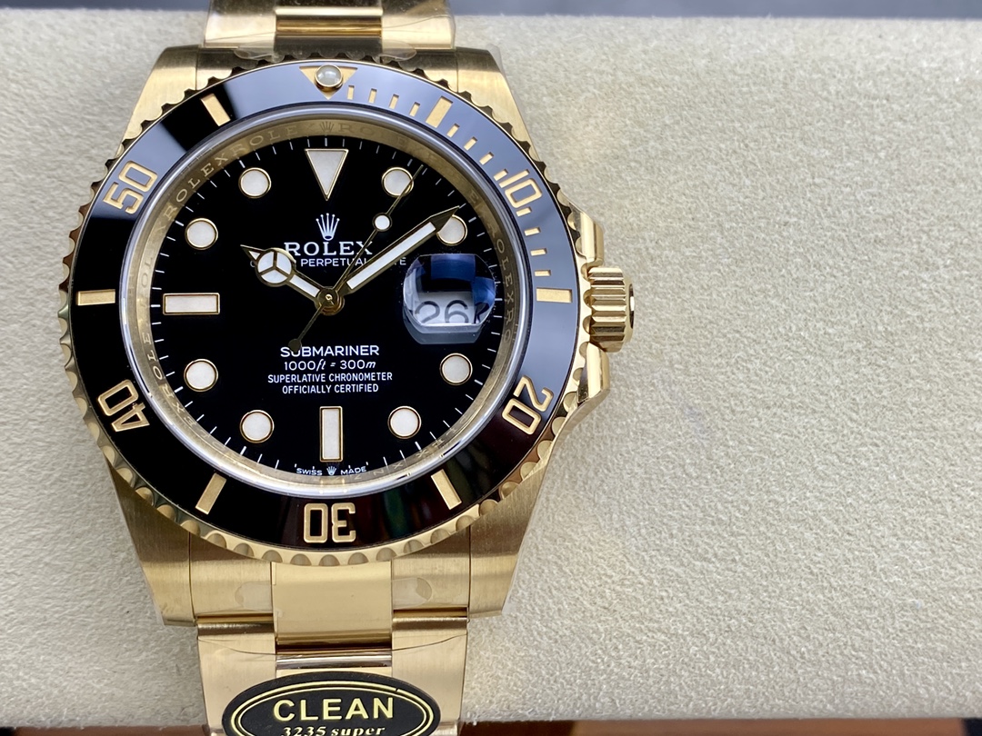 Rolex Submariner Green 126618 41mm CLEAN