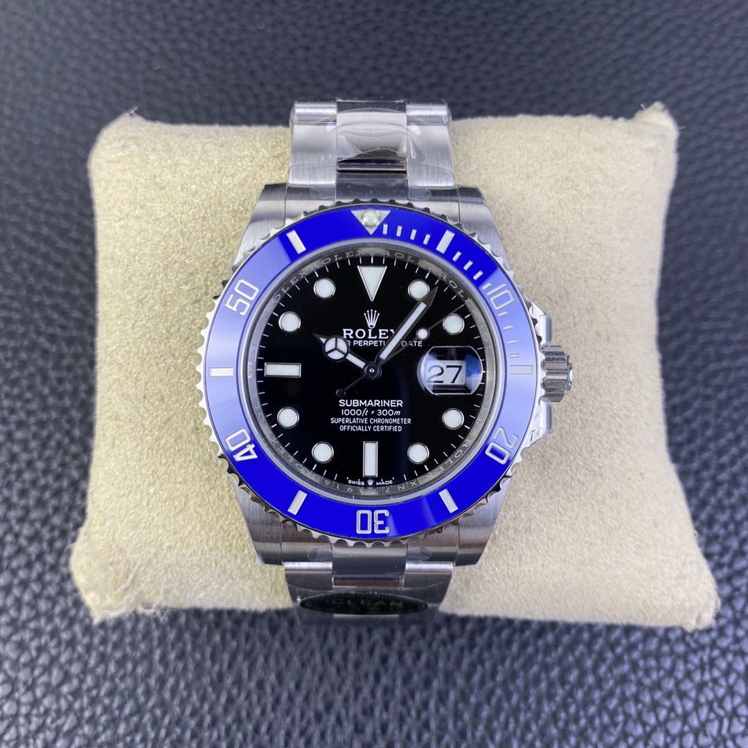 Rolex Submariner Green 126619 CLEAN