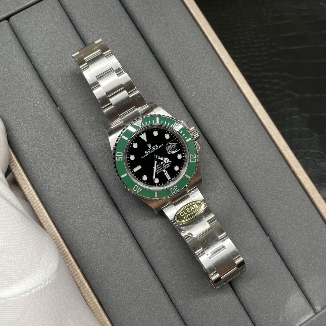 Rolex Submariner Green 3235 41mm CLEAN