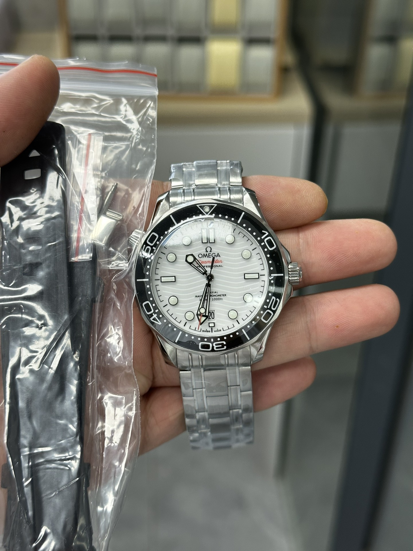 Omega Seamaster White VS