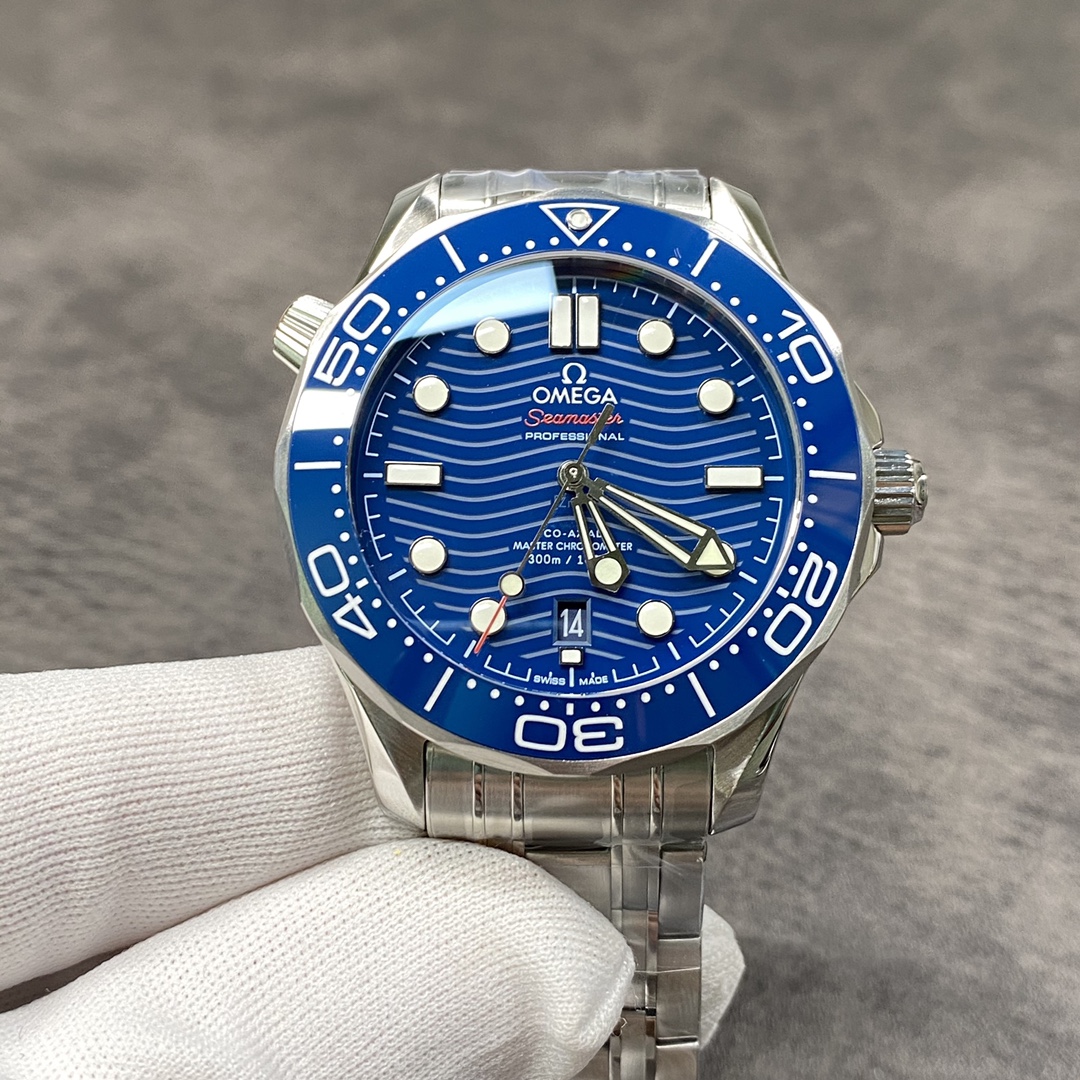 Omega Seamaster White 8800 42mm VS