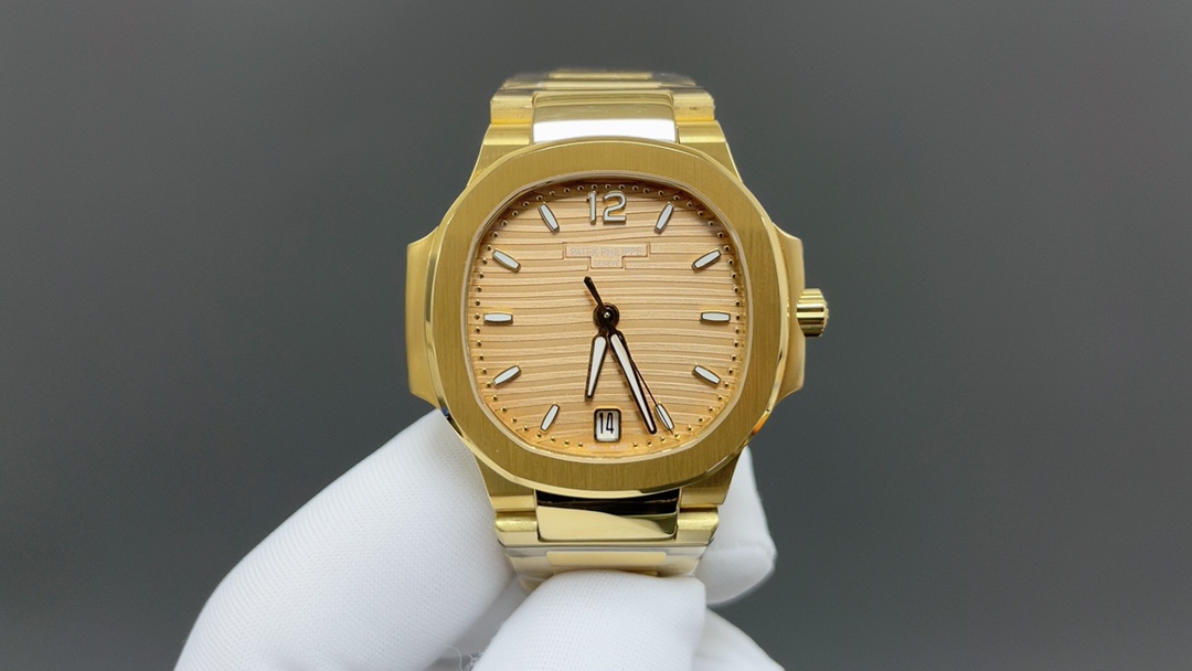 Patek Philippe Nautilus Blue 7118 35.2mm