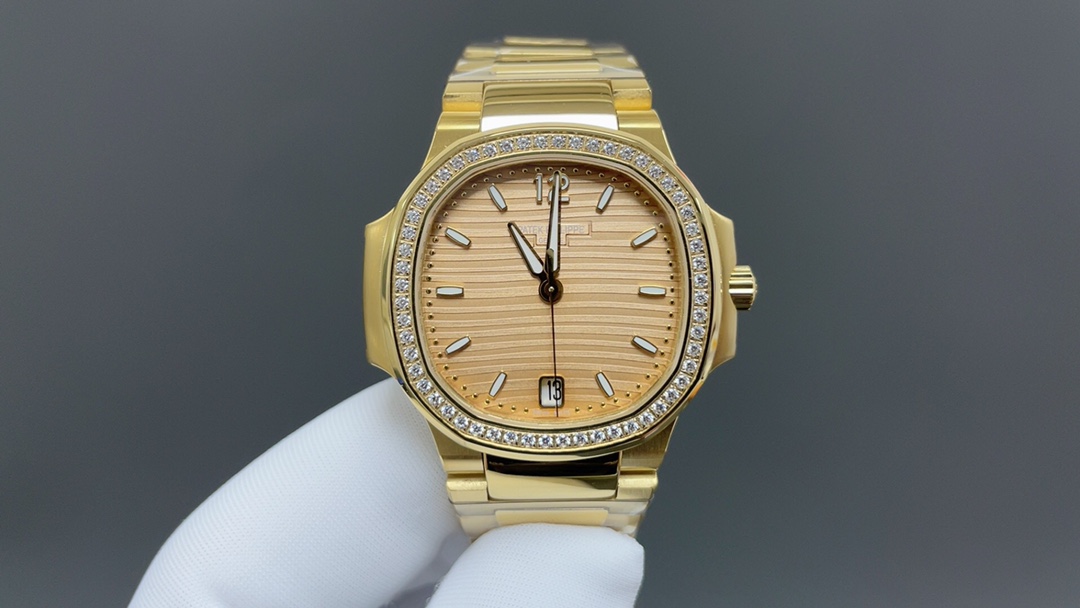 Patek Philippe Nautilus Blue 7118 35.2mm