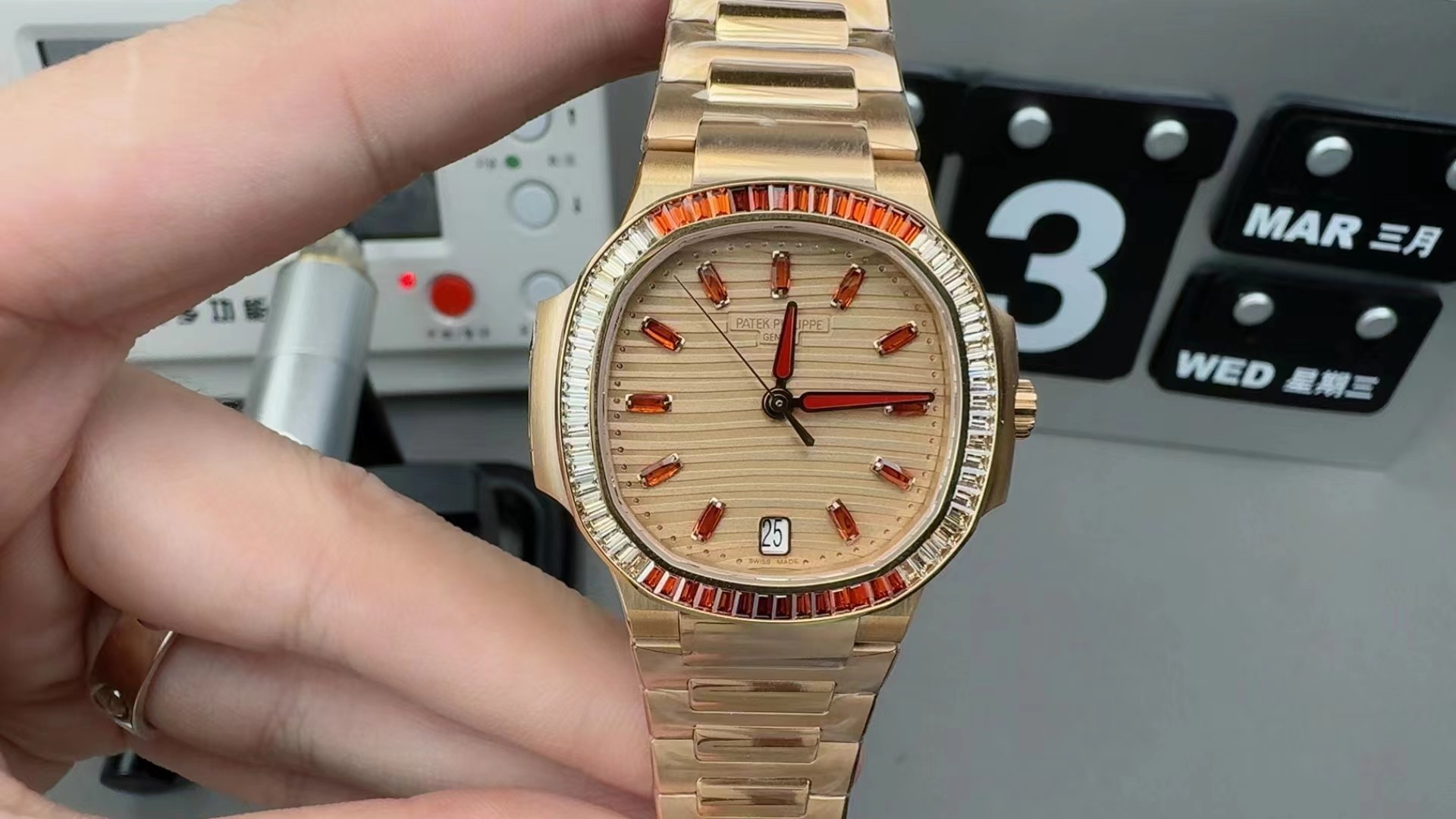Patek Philippe Nautilus Rose Gold 3K