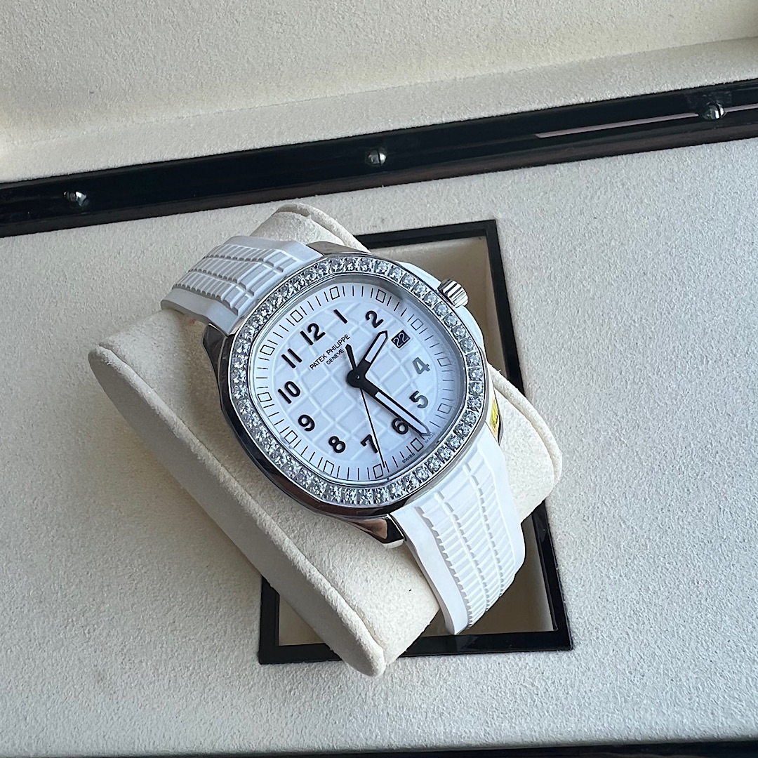 Patek Philippe Aquanaut Green 5267-200A 38.8mm