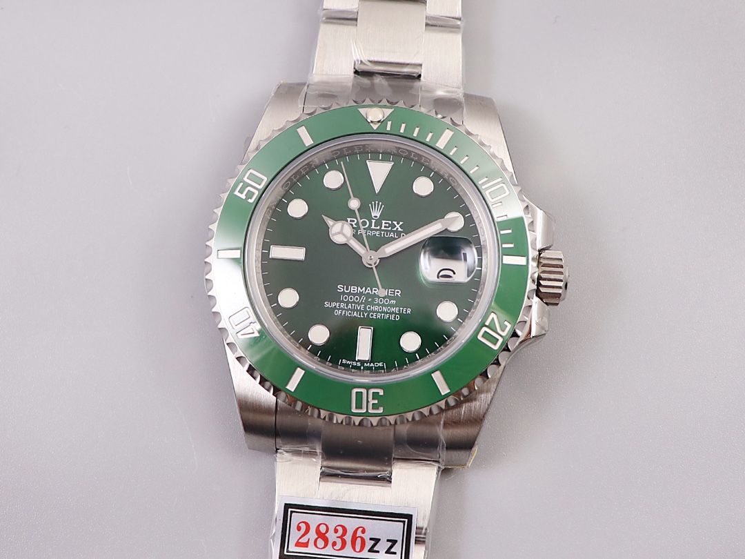 Rolex Submariner Green CLEAN
