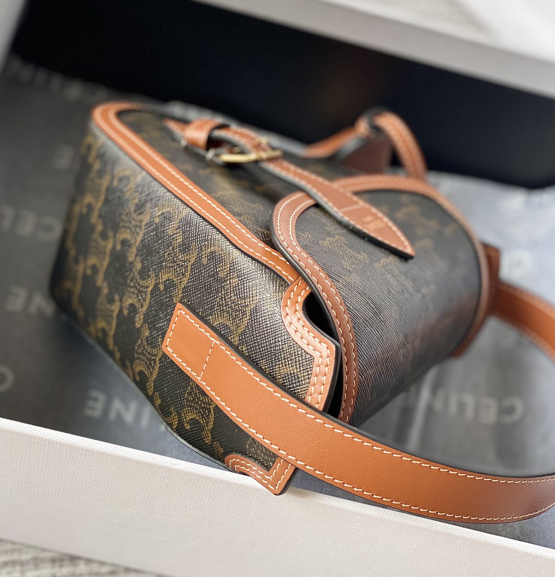 Louis Vuitton 19001 15×16.5×8cm