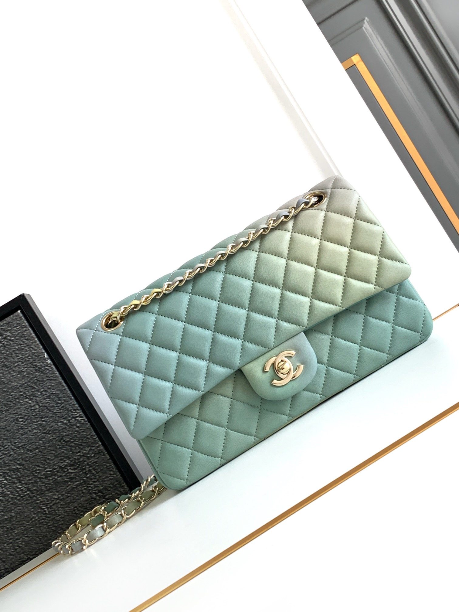 Chanel Classic Flap 1112