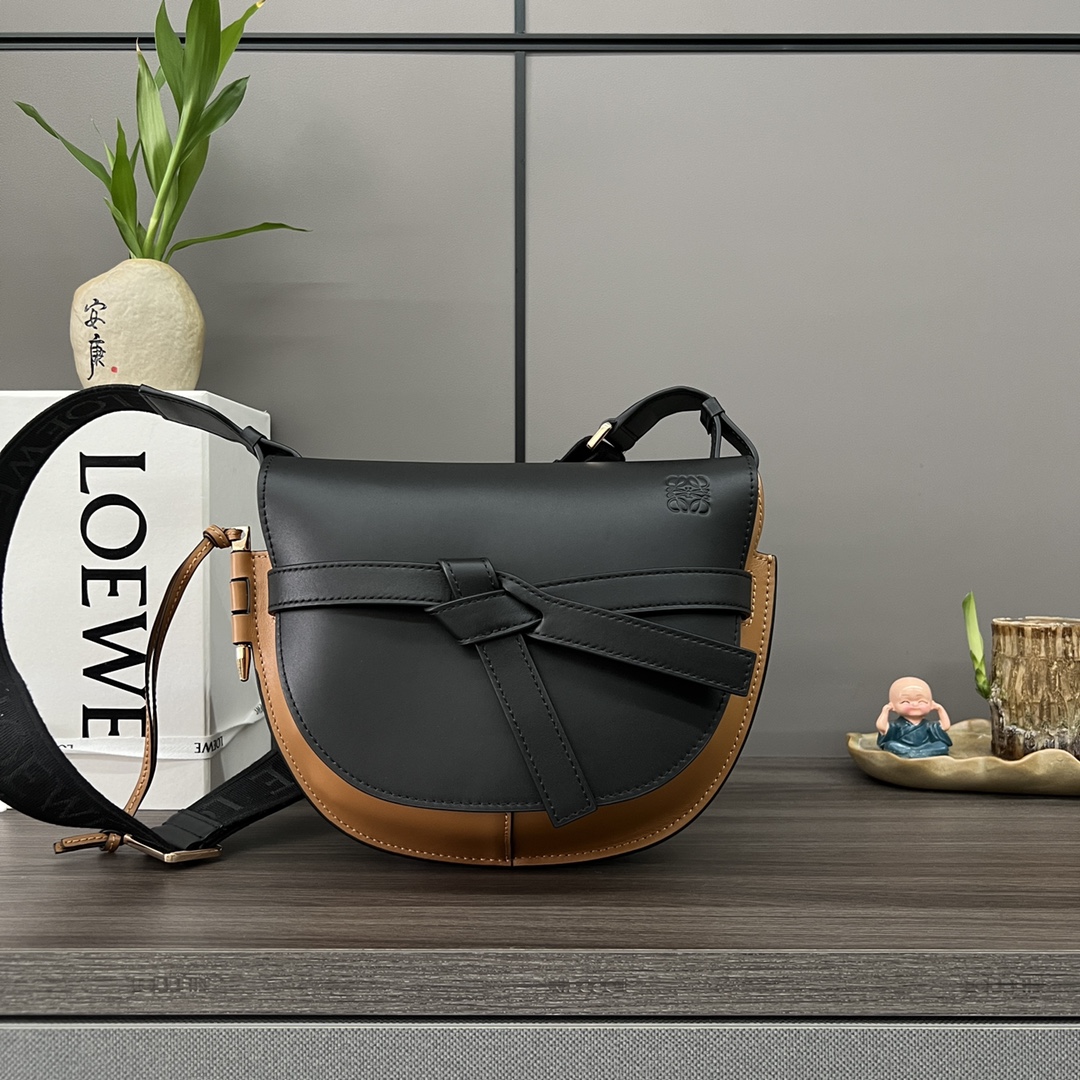 Loewe Saddle Yellow 011821 20×19×11.5cm