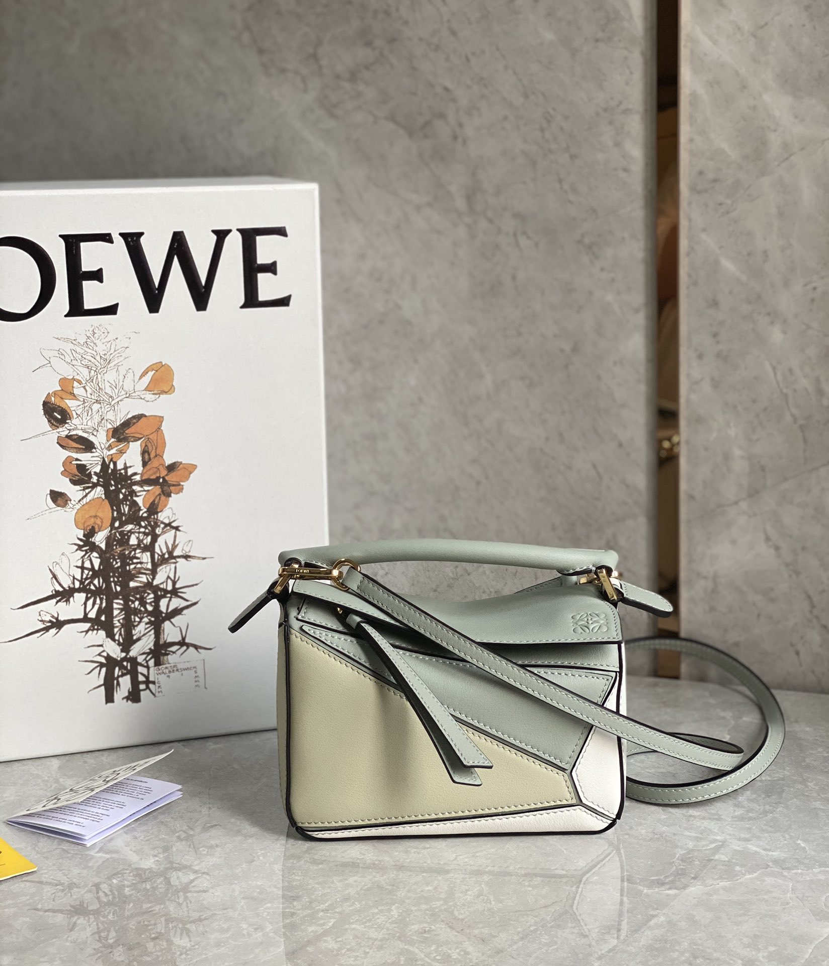 Loewe Puzzle Grey 18×11×7.5cm