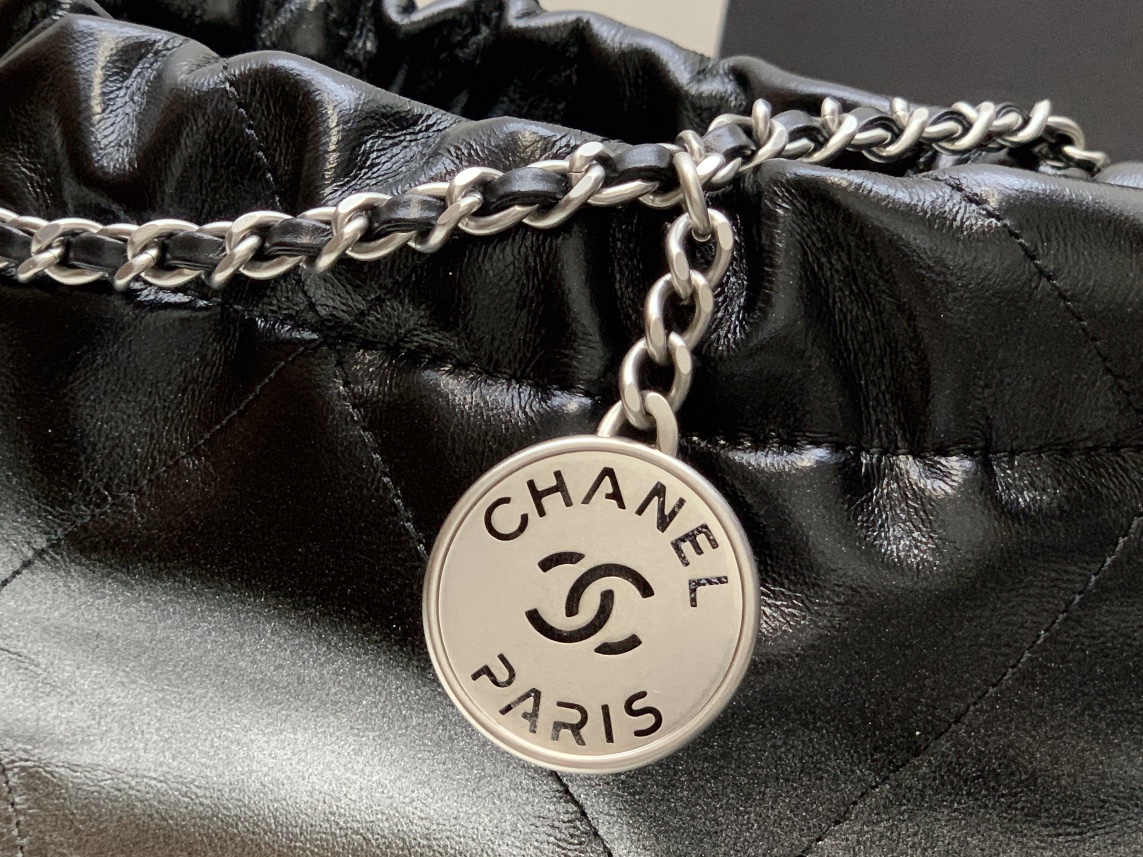 Chanel Black 99240 23×18.5cm