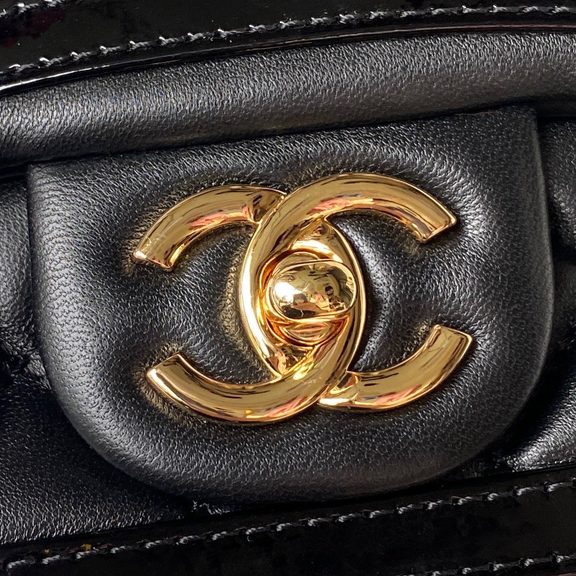 Chanel Classic Flap Black 16×23×6cm