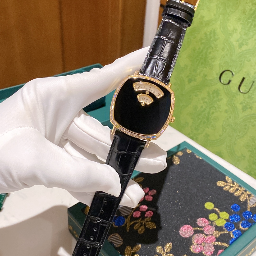 Gucci Diamond 38mm