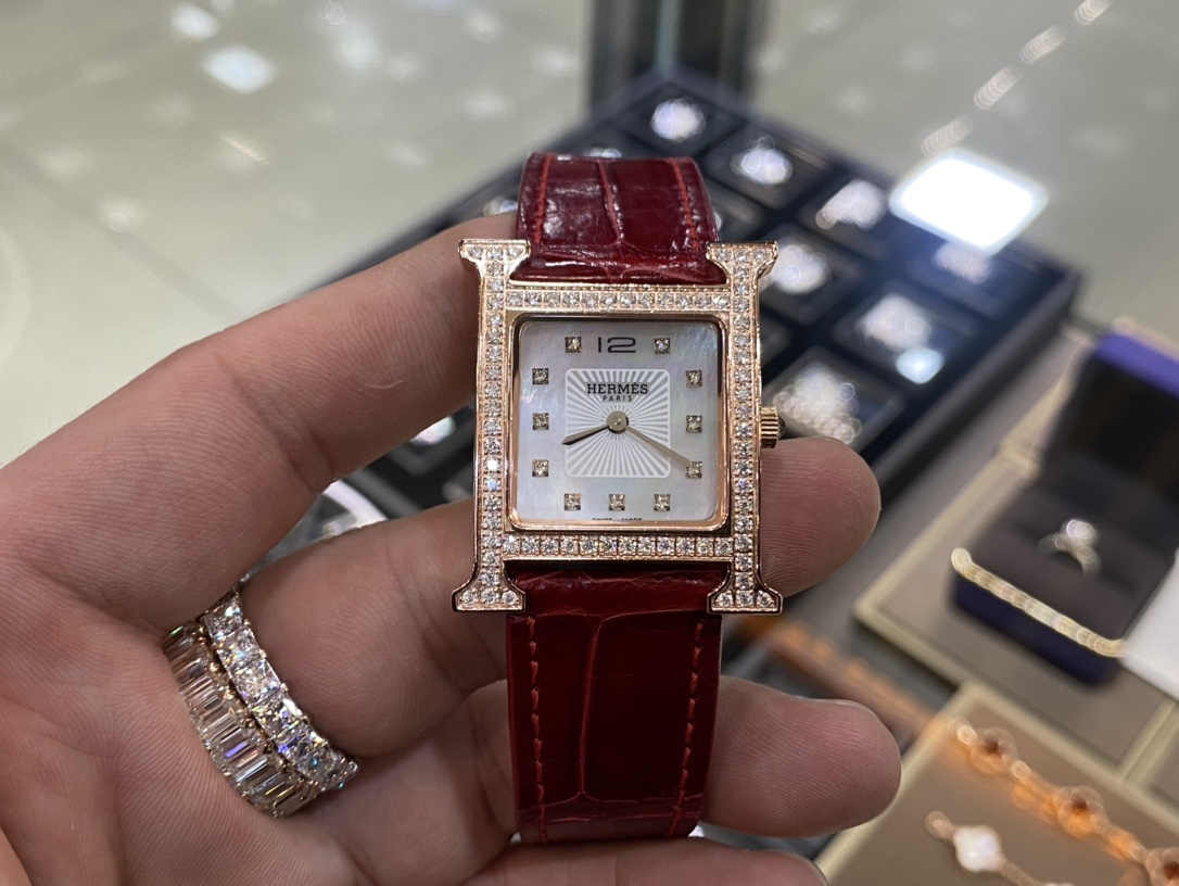 Hermes White VS