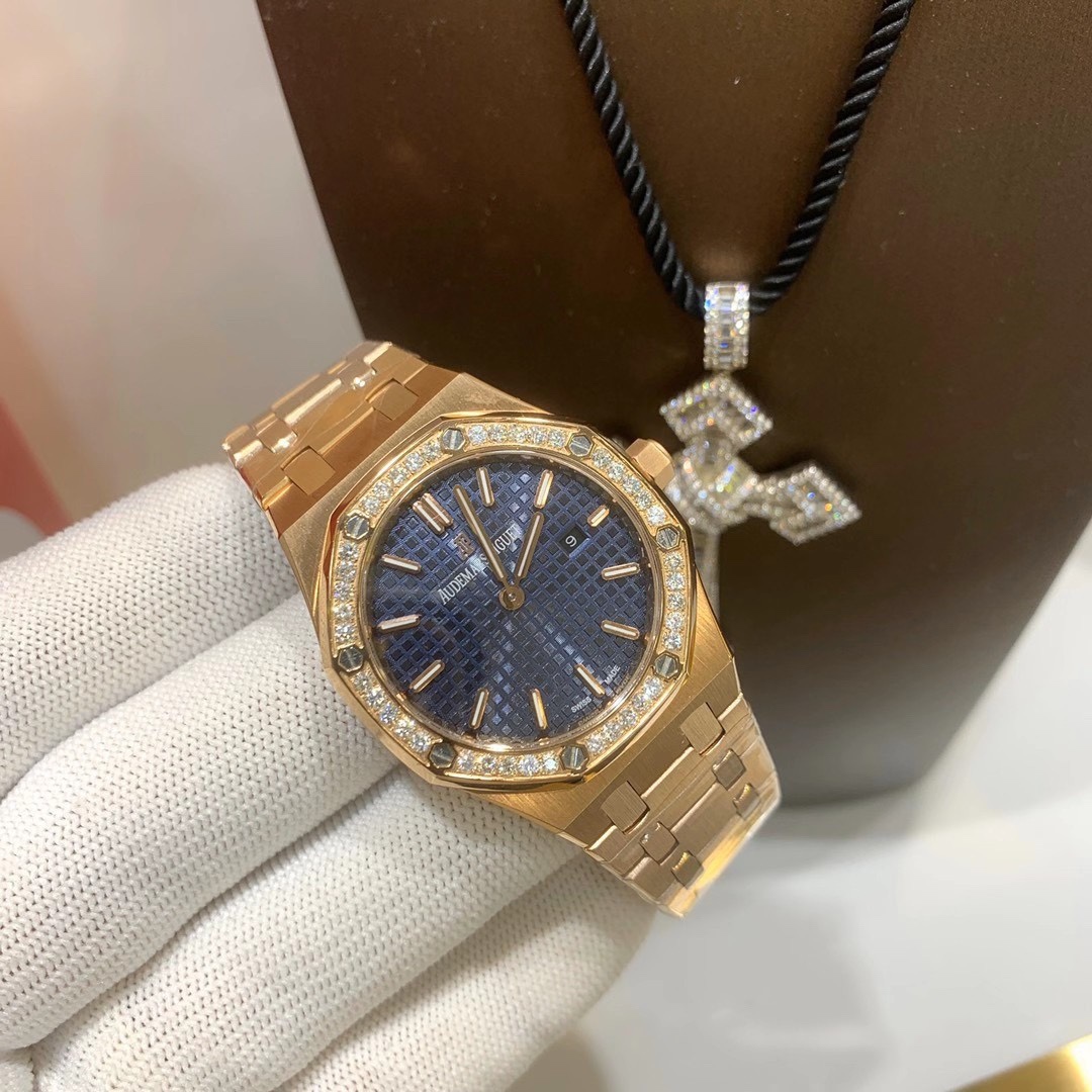 Patek Philippe Diamond Watch 0530
