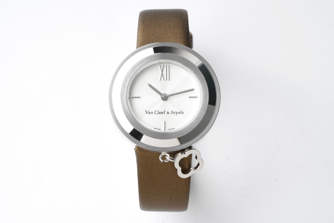 Van Cleef & Arpels White 32mm