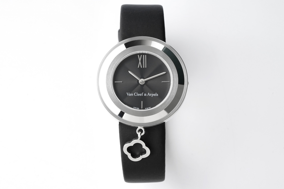 Van Cleef & Arpels White 32mm