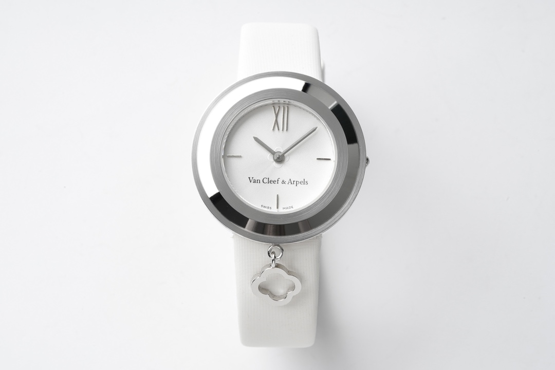 Van Cleef & Arpels White 32mm