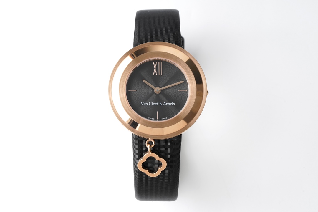 Van Cleef & Arpels White 32mm