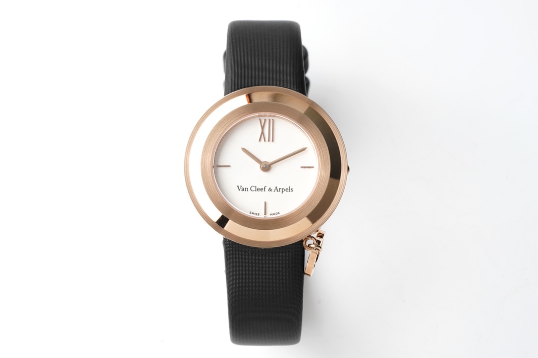 Van Cleef & Arpels White 32mm