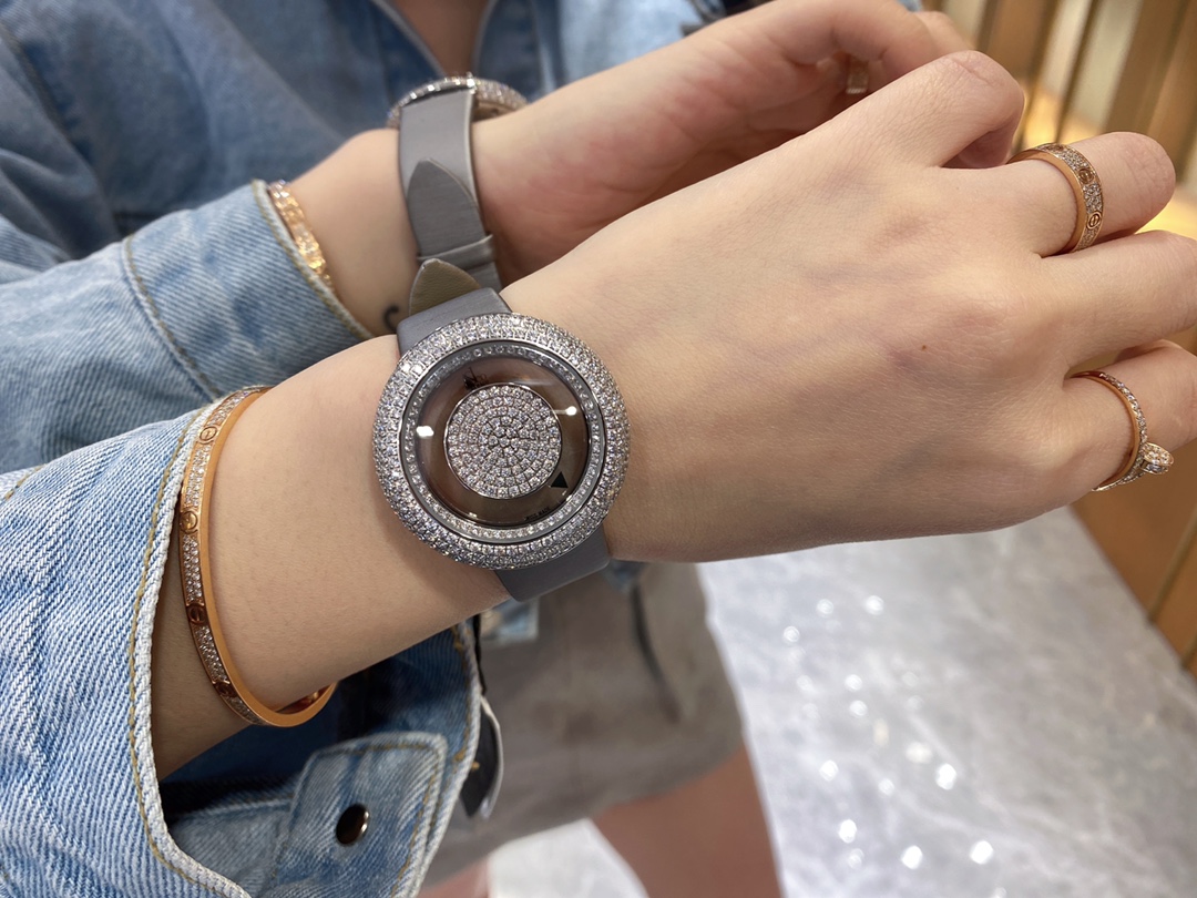 Jacob & Co. Diamond 1042 38mm