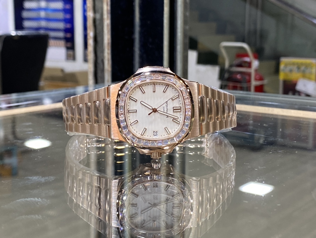 Patek Philippe Nautilus White 5712 40mm